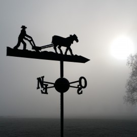 Girouette - Photo Laboureur Cheval + Mat 2 dans la givre de l'hiver